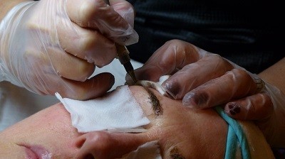Tattooing Woman's Eyebrows - Permanent Makeup